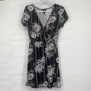 Derek Heart black white floral faux wrap soft comfy dress